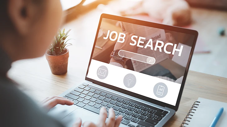Einseitige Freistellung nach Kündigung – Pflicht zur Jobsuche für Beschäftigte;Looker_Studio_stock.adobe.com