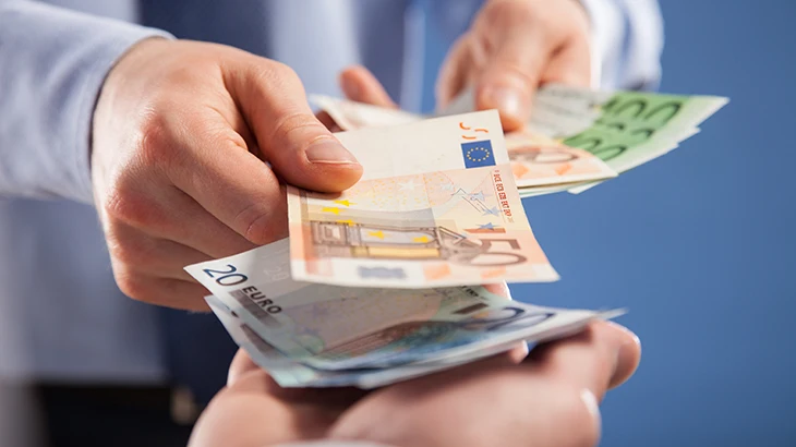 Rückzahlungspflicht von Fortbildungskosten bei Kündigung durch Arbeitnehmer, Entscheidung des Bundesarbeitsgerichts zur Forderung eines Arbeitgebers