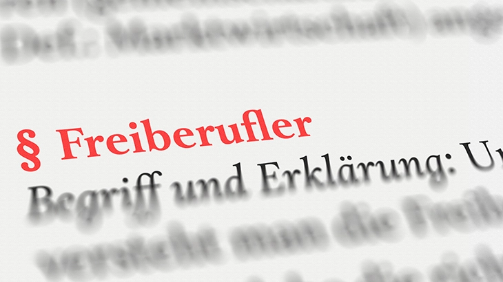 Definition Freiberufler Blick in Gesetzbuch; Risiko Freiberufler Rentenversicherung fordert Sozialversicherungsbeiträge nach;Nico_stock.adobe.com