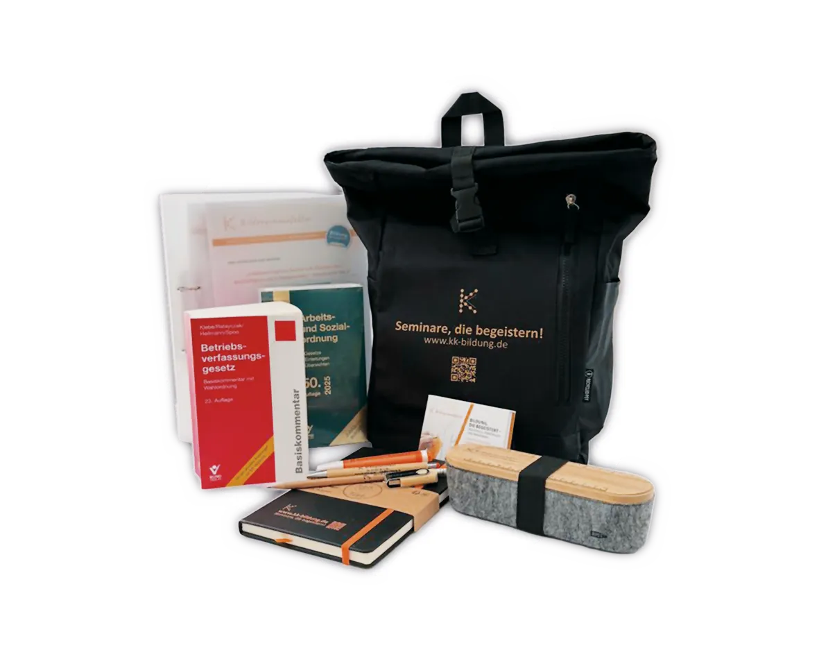 Abbildung der K&K Werbemittel 2026 - Rucksack, Fachliteratur, Seminarordner, Notizblock, Stifte, Stiftebox, Memobox